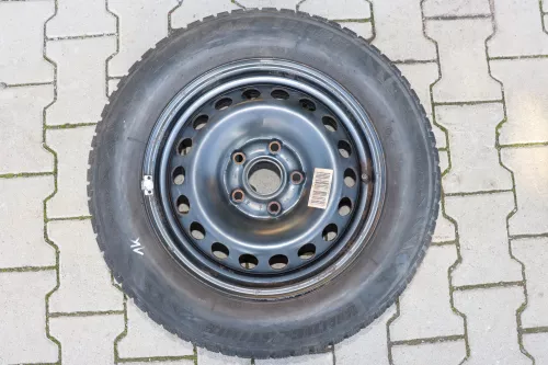 VW Golf Touran Felgen Winterreifen M&S Reifen 195/65 R15 91H 1K0601025C 6-7mm (142239)