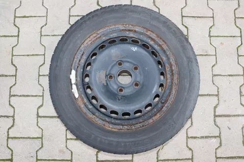 Audi A4 B5 A6 4B Passat 3BG Felgen Reifen Winterreifen M+S 185/65 R15 88T  3-6mm (142268)