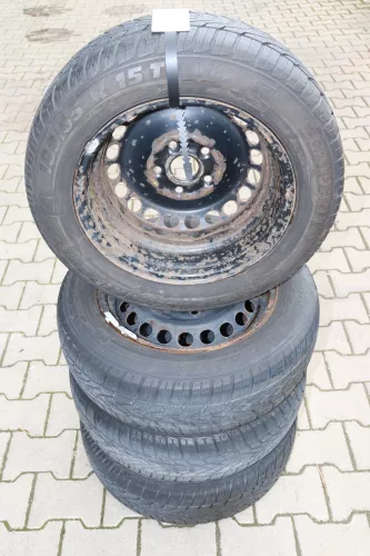 Audi A4 B5 A6 4B Passat 3BG Felgen Reifen Winterreifen M+S 185/65 R15 88T  3-6mm (142268)