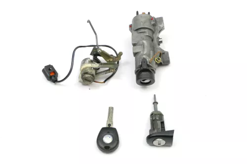 VW Golf 4 Limo Schloßsystem 1x Türschloß 1x Schlüssel Zündschloß Heckschloß II