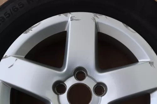 Audi A3 8L Alufelgen Reifen Felgen 195/65 R15 Sommerreifen 8L0601025P 3-4mm (142569)