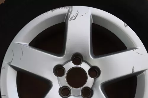 Audi A3 8L Alufelgen Reifen Felgen 195/65 R15 Sommerreifen 8L0601025P 3-4mm (142569)