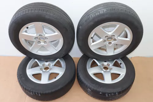 Audi A3 8L Alufelgen Reifen Felgen 195/65 R15 Sommerreifen 8L0601025P 3-4mm (142569)