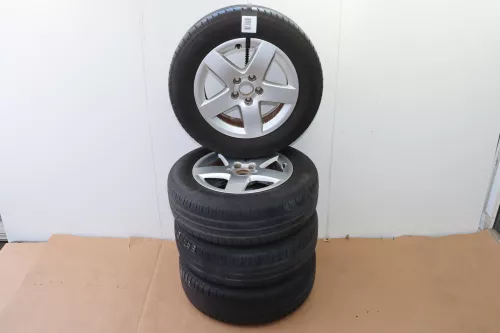 Audi A3 8L Alufelgen Reifen Felgen 195/65 R15 Sommerreifen 8L0601025P 3-4mm (142569)