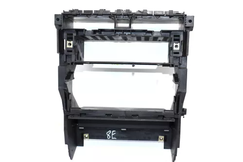 Audi A4 8E B7 Mittelkonsole Verkleidung um Radio einfach ( no keinNavi)