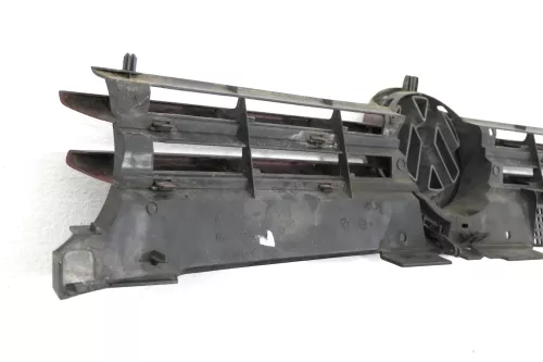 VW Golf 4 Grill Kühlergrill VW Zeichen Logo rot LC3K 1J0853655D (143881)