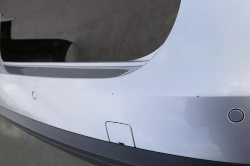 Passat 3C Limousine Stoßstange hinten Heckstoßstange Stoßfänger silber LA7W PDC (143925)
