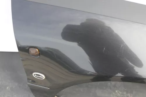 Audi A4 B5 (bis caMitte1999 Bild vergleic) Kotflügel vorne rechts schwarz LZ9U K (144244)