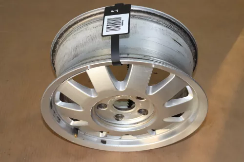 1x Audi A4 A6 Alufelge original 8D0601025M 6j x16H2 ET45 (144416)