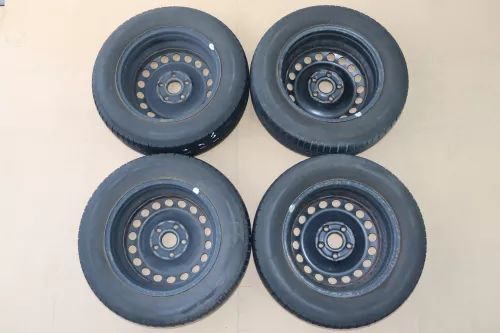 VW Golf 5 6 Touran Sommerreifen Reifen Felgen 195/65 R15 91H Caddy    3-5mm (144445)