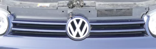 VW Golf 4 Grill Kühlergrill mit VW Zeichen Logo blau LC5H (144650)