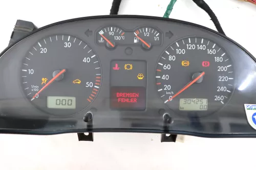 VW Passat 3B Tacho Tachometer Kombiinstrument 304.000km 3B0920822A 1,9 TDI (145153)