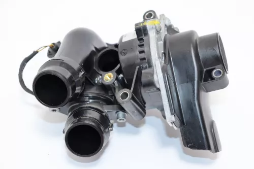 VW Polo 6R Tiguan Kühlmittelregler Wasserpumpe Pumpe Gehäuse 06H121026CDD