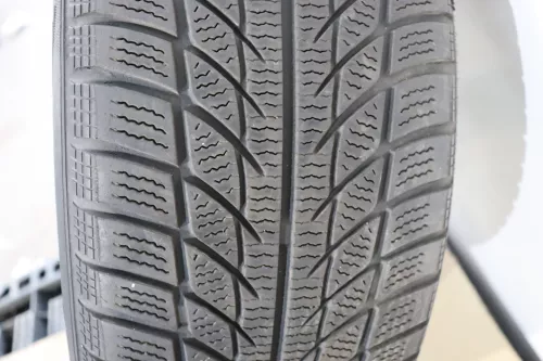 Audi A6 4F Alufelgen Reifen 225/55 R16 91H Felgen Winterreifen 4F0071496 2-5mm (145351)