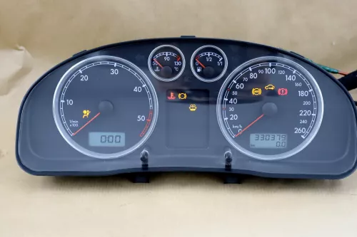 VW Passat 3BG Tacho Tachometer Kombiinstrument 330.000km 3B0920806A (145466)