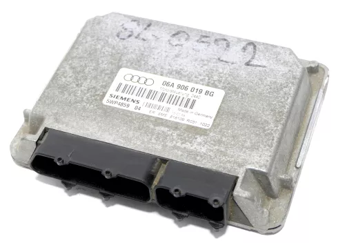 Audi A3 8L Steuergerät 1,6 74kw 06A906019BG AKL AEH Motor Motorsteuergerät