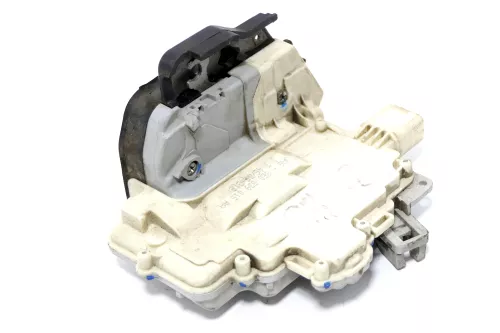 Audi A4 8E Stellmotor Tür Türschloß mit ZV hinten links 8E0839015AA
