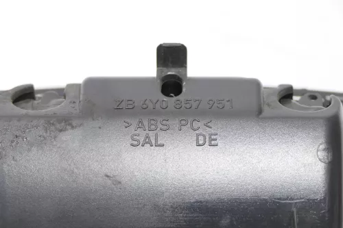 Skoda Fabia 6Y Aschenbecher vorne 6Y0857951 schwarz + Rahmen um Schaltknauf (146990)