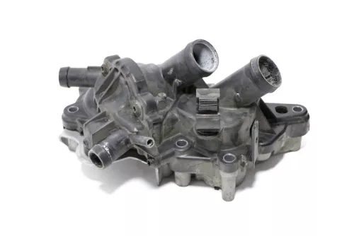 VW Passat Golf Kühlmittelregler Wasserpumpe Pumpe Gehäuse 04E121042M