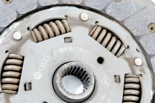 Audi A6 4B A4 Schwungrad Kupplung Zweimassenschwungrad 2,5 TDI BDG BDH AYM BFC (147870)