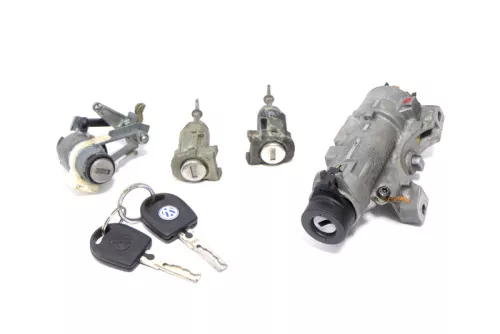 VW Golf 4 Lim Schloßsystem 2x Türschloß 2x Schlüssel Zündschloß Heckschloß
