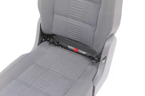 VW Touran Sitz hinten links (hinter Fahrersitz) Rücksitz anthrazit I Isofix (148866)