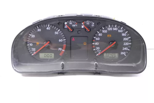 VW Passat 3B Tacho Tachometer Kombiinstrument 224.000km 3B1919860 Benziner
