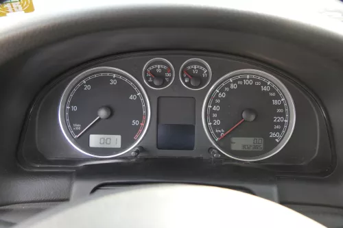 VW Passat 3BG Tacho Tachometer Kombiinstrument 302.000km 3B0920829A Diesel TDI (150278)