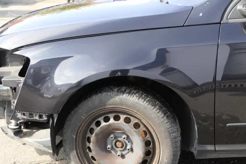 VW Passat 3C Kotflügel vorne links schwarz L041 3C0821021 - Delle