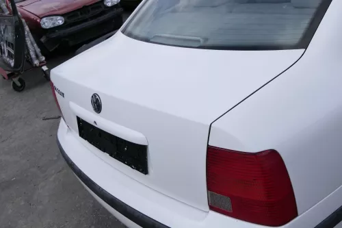 VW Passat 3B Limousine Heckklappe Klappe hinten Kofferraumklappe weiß LB9A (150669)