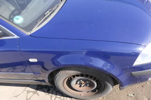 VW Passat 3BG Kotflügel vorne rechts blau LA5E uni (Blinkerloch) (150891)