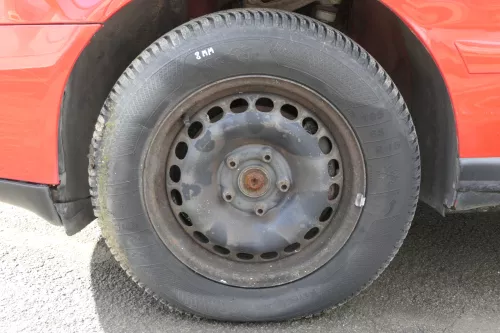 Audi A4 B5 A6 4B Passat 3BG Felgen Reifen Winterreifen M+S 195/65 R15 91T # 8mm