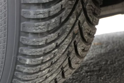 Audi A4 B5 A6 4B Passat 3BG Felgen Reifen Winterreifen M+S 195/65 R15 91T # 8mm (151369)