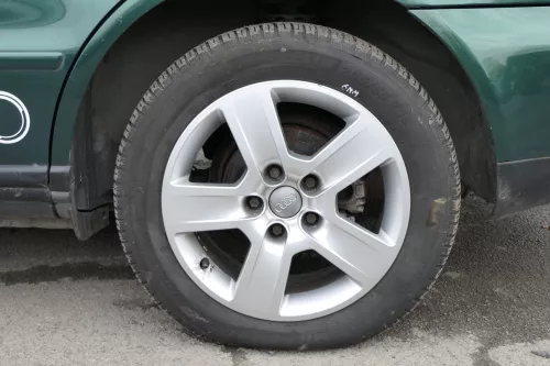 Aud A4 B5 A6 4B Alufelgen 205/55 R16 Sommerreifen Reifen Felgen 8E0601025B 5-6mm (151582)