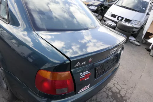 Audi A4 B5 Heckklappe hinten Klappe Kofferraumklappe Limousine grün LZ6U (151617)