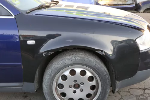 Audi A6 4B Kotflügel vorne rechts schwarz (bis ca.Mitte 2001 passe