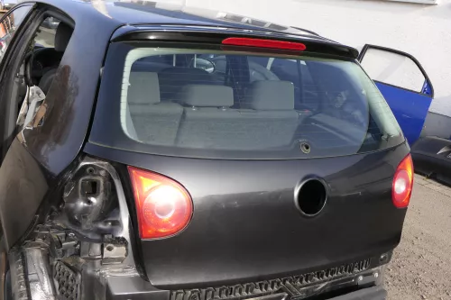 VW Golf 5 V Heckklappe hinten Kofferraumklappe + Scheibe schwarz LC9Z black magi