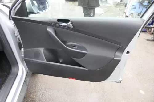 VW Passat 3C Variant 1x Türverkleidung Verkleidung Tür vorne rechts Beifahrertür