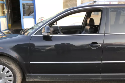 VW Passat 3B 3BG Kombi + Limo Tür vorne links Fahrertür schwarz LC9Z black mag