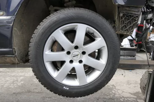 Audi A4 8E A6 4B Alufelgen 225/55 R16 99H Winterreifen Reifen Felgen 4-7mm Autec