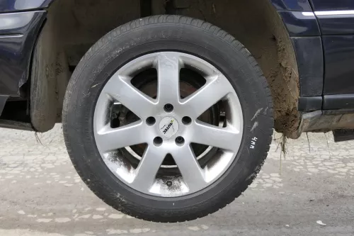 Audi A4 8E A6 4B Alufelgen 225/55 R16 99H Winterreifen Reifen Felgen 4-7mm Autec (152174)