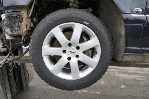 Audi A4 8E A6 4B Alufelgen 225/55 R16 99H Winterreifen Reifen Felgen 4-7mm Autec (152174)