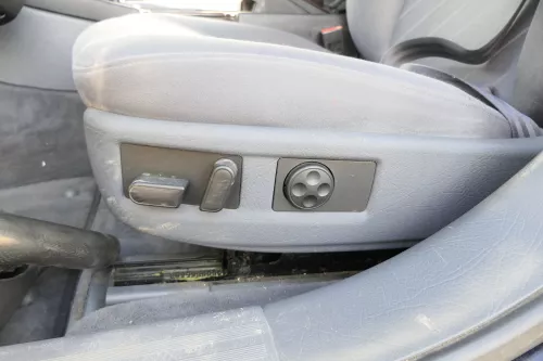 Audi A8 4D Sitz Fahrersitz vorne links elektrisch verstellbar aquablau (152319)