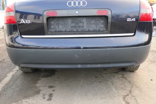 Audi A6 4B Limousine Stoßstange hinten Heckstoßstange Stoßfänger blau LZ5L PDC