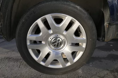 1x Passat 3BG Alufelgen 205/55 R16 3B0601025AD Cleveland 7x16ET37 - OHNE DECKEL