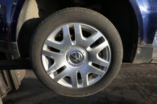 1x Passat 3BG Alufelgen 205/55 R16 3B0601025AD Cleveland 7x16ET37 - OHNE DECKEL (152444)