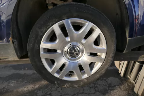 1x Passat 3BG Alufelgen 205/55 R16 3B0601025AD Cleveland 7x16ET37 - OHNE DECKEL (152444)