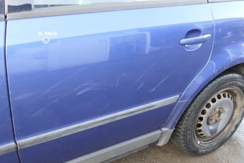 VW Passat 3B 3BG Kombi Variant Tür hinten links blau LR5V + Scheibe (152532)
