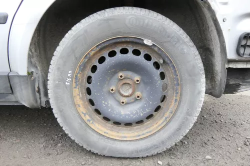 Audi A4 B5 A6 4B Passat 3B 3 Felgen Reifen Winterreifen M+S 195/65 R15 91T 3-6mm (152594)