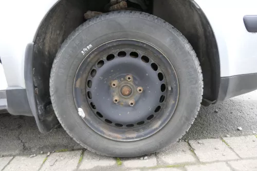 Audi A4 B5 A6 4B Passat 3B 3 Felgen Reifen Winterreifen M+S 195/65 R15 91T 3-6mm (152594)